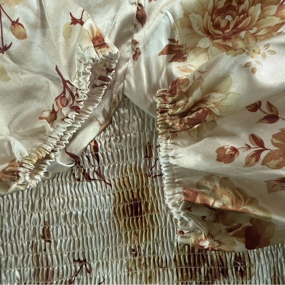 Guess Cream and Brown Floral Mock Neck Blouse Size Medium - Picture 6 of 11